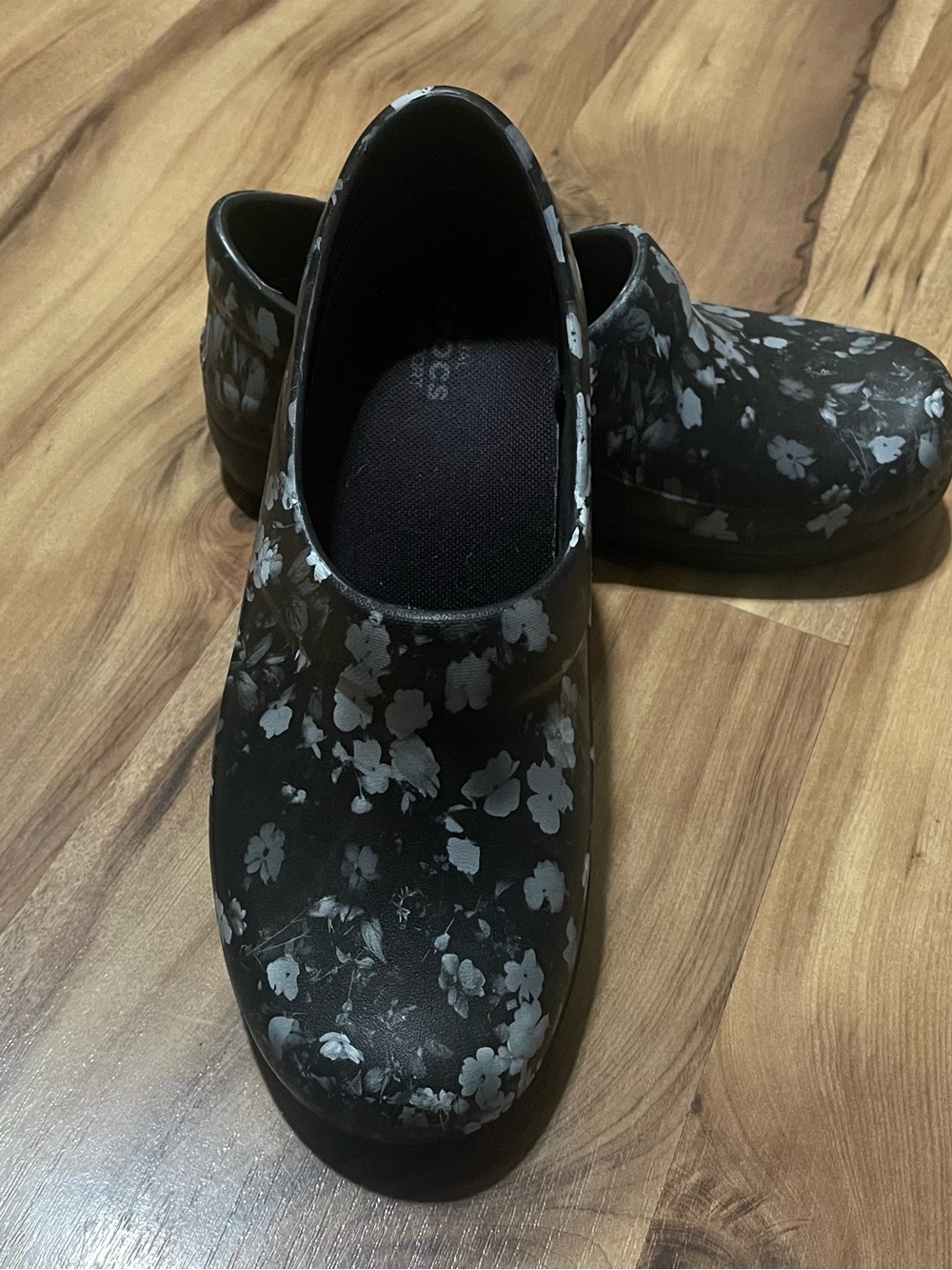 Crocs Neria Pro II Clog Black Gray Flower Nurse Work Shoes Dual Comfort 8W